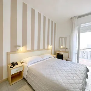 3* Hotell Aura Living